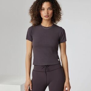 Women's Pose Fitted Tee Sangria size S small new with tags $58